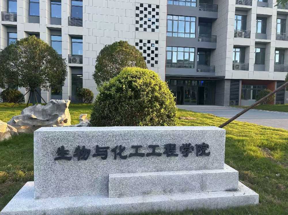 黄冈市扬州职业大学体育场高杆灯项目